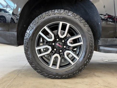 Used 2022 GMC Yukon XL AT4 AWD/4WD image 9