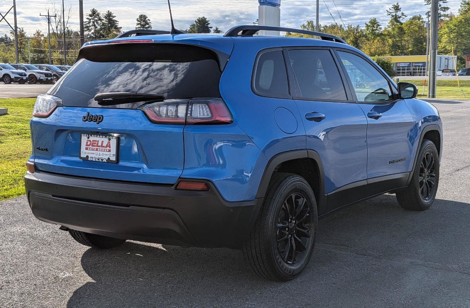 Used 2023 Jeep Cherokee Altitude Lux w/ Lux Elite Package AWD/4WD image 8