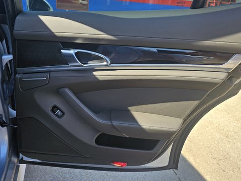 Used 2016 Porsche Panamera 4 w/ Premium Package Plus image 28