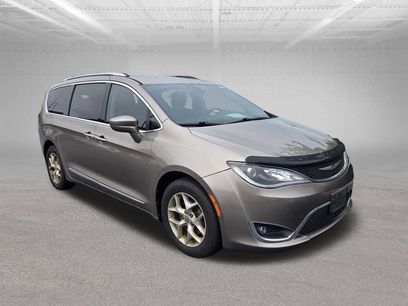 Used 2017 Chrysler Pacifica Touring-L Plus w/ Tire & Wheel Group
