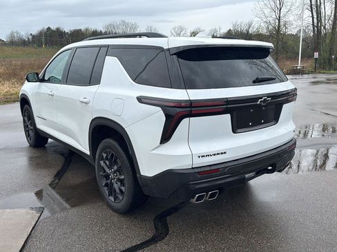Used 2024 Chevrolet Traverse LT w/ Midnight/Sport Edition image 3
