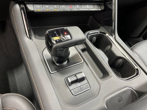 Used 2025 GMC Sierra 1500 AT4 w/ AT4 Premium Package AWD/4WD image 27