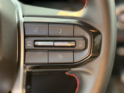 Used 2025 Chevrolet Colorado Z71 AWD/4WD image 19