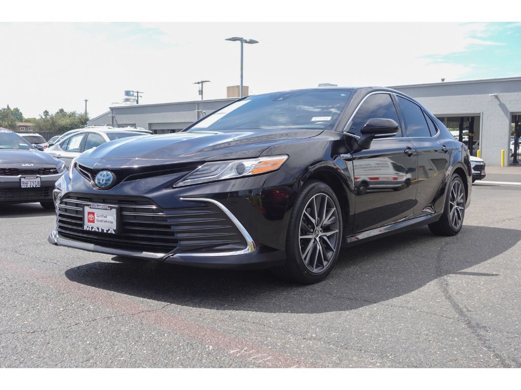 Used 2021 Toyota Camry XLE FWD image 7