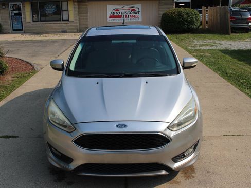 Used 2015 Ford Focus SE w/ SE Sport Package FWD image 4