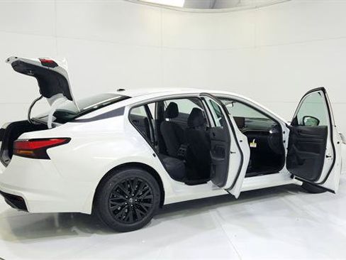 Certified 2026 Nissan Altima 2.5 SV w/ SV Special Edition Package FWD image 32