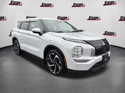 Used 2022 Mitsubishi Outlander ES AWD/4WD image 2