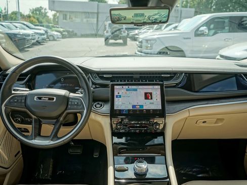 Used 2022 Jeep Grand Cherokee L Limited w/ Luxury Tech Group II image 12