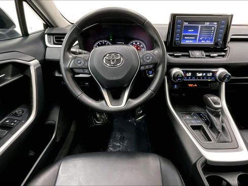 Used 2019 Toyota RAV4 XLE Premium image 6