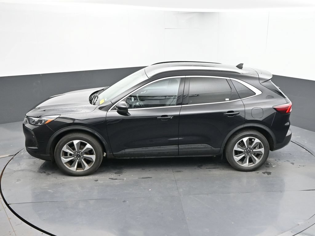 Used 2025 Ford Escape Platinum AWD/4WD image 17