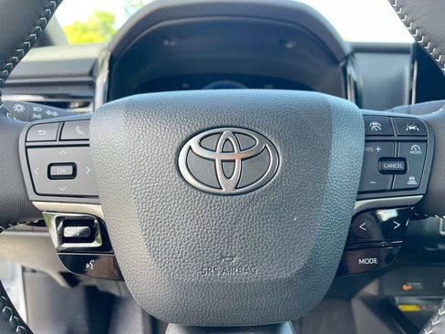 Used 2026 Toyota Camry SE AWD/4WD image 7