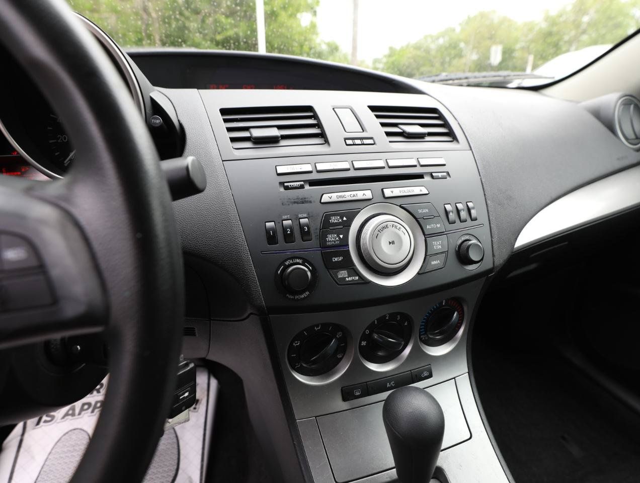 Used 2010 MAZDA MAZDA3 i Touring FWD image 17