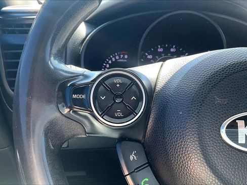 Used 2016 Kia Soul FWD image 17