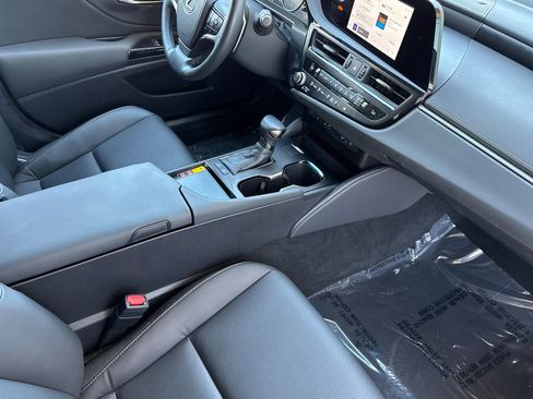 Certified 2025 Lexus ES 300h w/ Premium Package FWD image 18