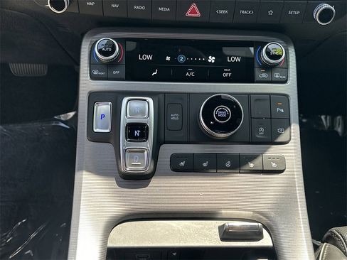 Used 2025 Hyundai Palisade Calligraphy image 21