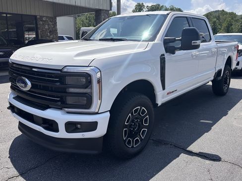Used 2026 Ford F250 Platinum AWD/4WD image 2