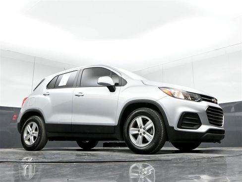 Used 2020 Chevrolet Trax LS w/ Tint and Cruise Package image 31