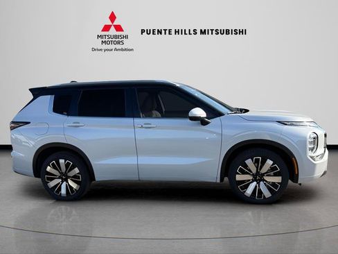 New 2026 Mitsubishi Outlander SEL image 4
