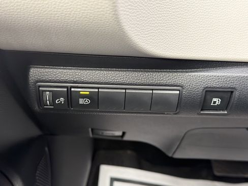 Used 2025 Toyota Corolla Hybrid Sedan image 37