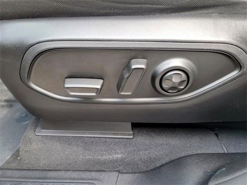 Used 2023 Jeep Grand Cherokee Laredo X image 33