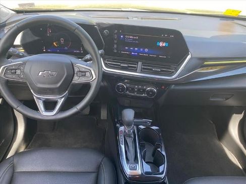 Used 2025 Chevrolet Trax ACTIV w/ Sunroof Package FWD image 13