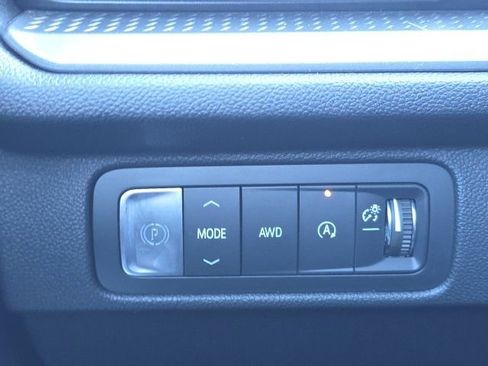 Used 2024 Chevrolet Traverse LT w/ Midnight/Sport Edition image 18