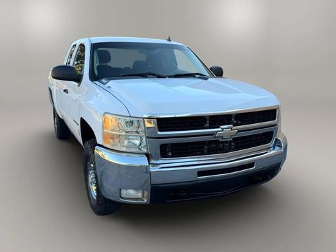 Used 2007 Chevrolet Silverado 2500 LT w/ 1LT Convenience Package RWD image 3