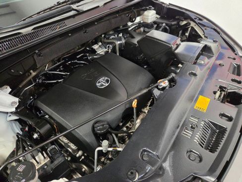 Used 2019 Toyota Highlander LE image 89