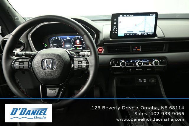 Used 2025 Honda Pilot Black Edition image 26