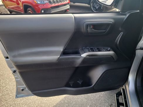 Used 2021 Toyota Tacoma SR5 RWD image 14