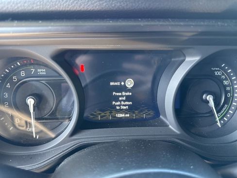 Used 2024 Jeep Wrangler Unlimited w/ Convenience Group image 10