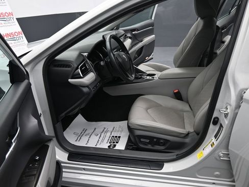 Used 2023 Toyota Camry XSE image 17