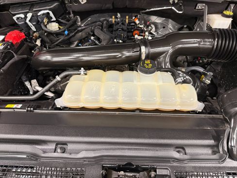 Used 2024 Ford Expedition XLT image 32