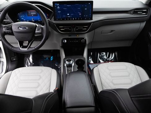 Used 2024 Ford Escape Platinum w/ Premium Technology Package image 31