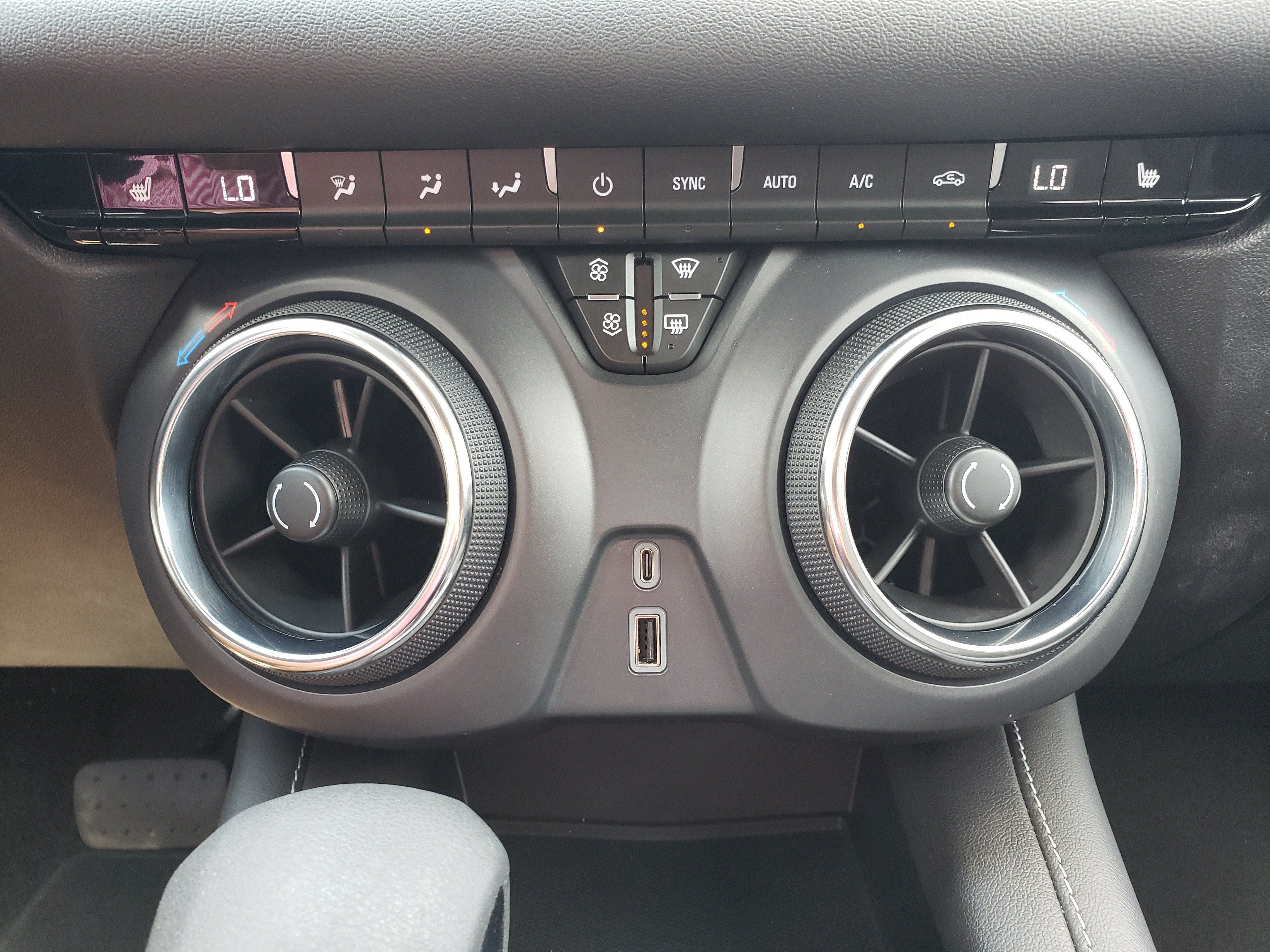 Used 2025 Chevrolet Blazer LT FWD image 21