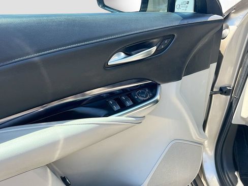 Used 2022 Cadillac XT4 Luxury w/ Cold Weather Package FWD image 17
