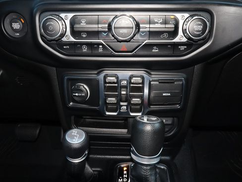 Used 2022 Jeep Wrangler Unlimited Sport AWD/4WD image 11