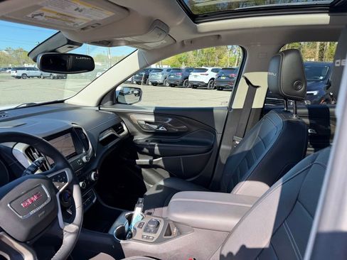 Used 2024 GMC Terrain Denali w/ Denali Premium Package AWD/4WD image 15