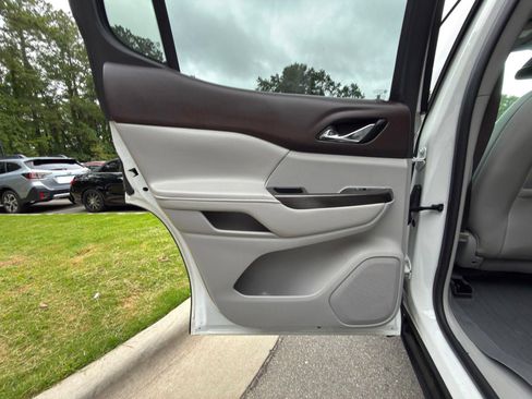 Used 2018 GMC Acadia SLT w/ LPO, Floor Liner Package FWD image 32