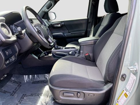 Used 2022 Toyota Tacoma TRD Sport w/ Technology Package image 21