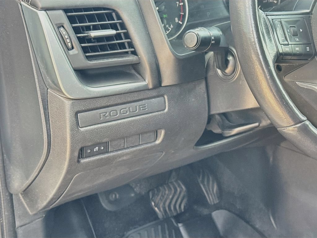 Used 2023 Nissan Rogue S AWD/4WD image 10