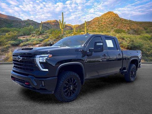 Used 2025 Chevrolet Silverado 2500 LT w/ Trail Boss Package AWD/4WD image 9