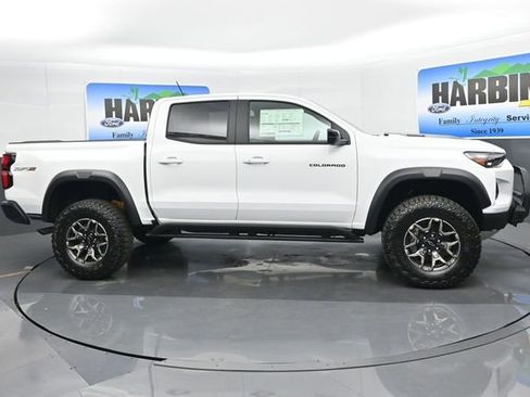 New 2026 Chevrolet Colorado ZR2 w/ Off-Road Front Bumper Package AWD/4WD image 7