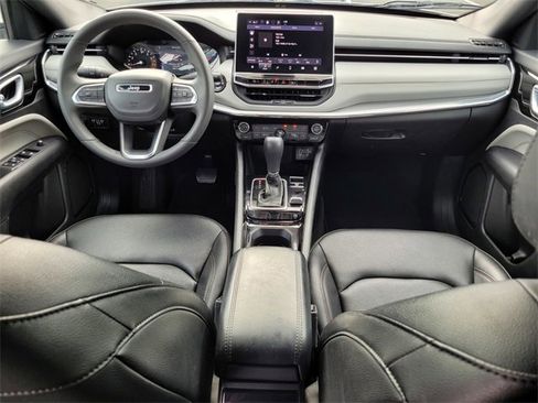 Used 2024 Jeep Compass Limited image 14
