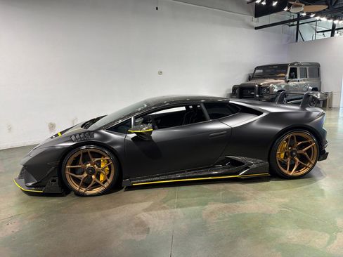 Used 2018 Lamborghini Huracan AWD/4WD image 4