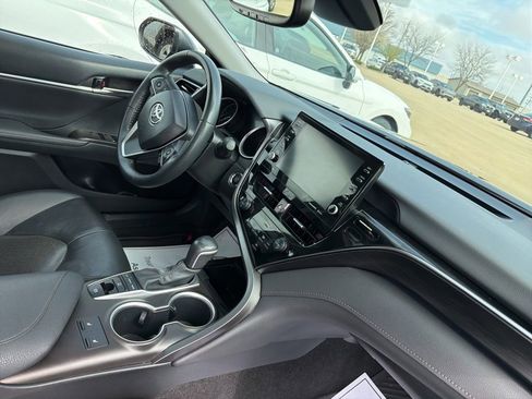 Used 2022 Toyota Camry XLE image 4