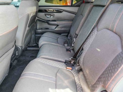 Used 2025 Honda Pilot Sport image 17