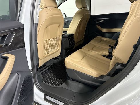 Used 2025 Audi Q7 3.0T Premium Plus image 17