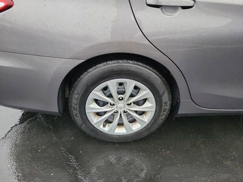 Used 2017 Toyota Camry LE image 20