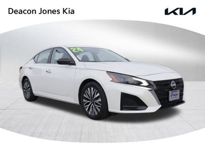 Used 2024 Nissan Altima 2.5 SV